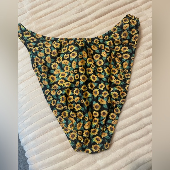 NWOT Heavy Manners Tie Front Top and High Waist Bikini - Picture 10 of 16